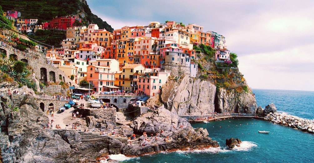 Cinque Terre: Guided Tour with Wine Tasting from Florence