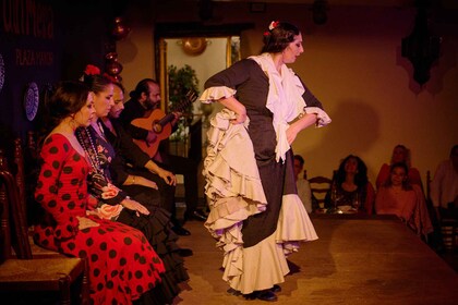 มาดริด: Flamenco Show La Quimera พร้อมตัวเลือกเครื่องดื่มและอาหารค่ำ