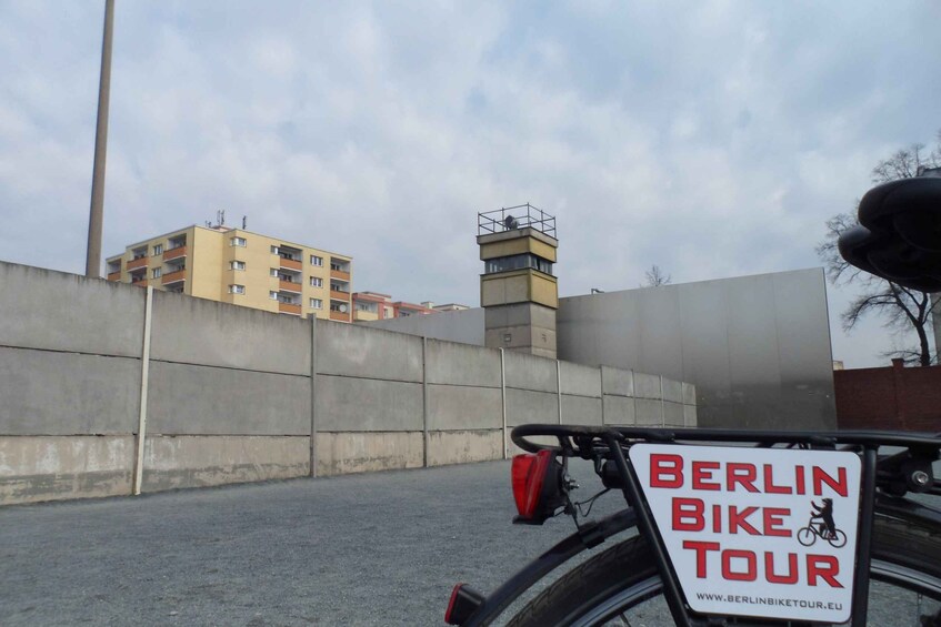 Picture 2 for Activity Berlin: E-Bike Tour of the Berlin Wall and Mitte Highlights