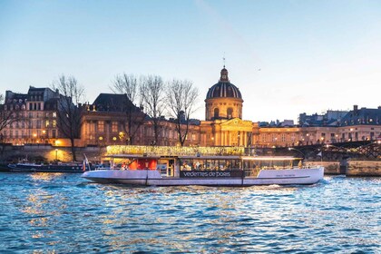 Paris : croisière fluviale en soirée avec musique