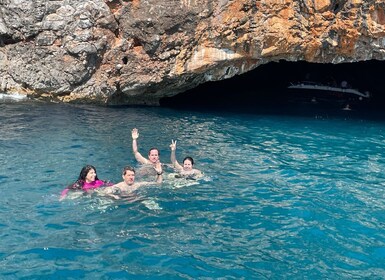 Kotor: Bådkrydstogt med svømmetur i den blå grotte og ubådsbase