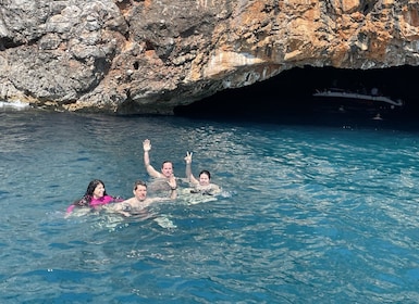 コトル青の洞窟遊泳と潜水艦基地付きボートクルーズ