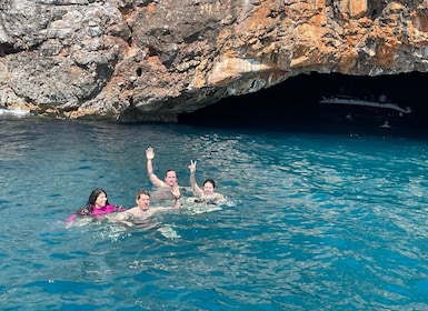 Kotor: Bådkrydstogt med svømmetur i den blå grotte og ubådsbase