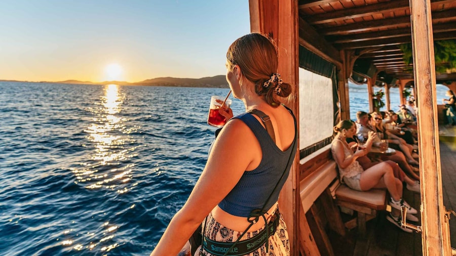 Palma de Mallorca: Sunset Boat Tour with DJ and Dance Floor