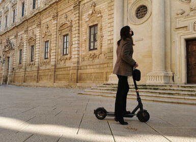 Lecce: Leccec: Opastettu sähköskootterilla kaupunkikierros juutalaismuseon ...