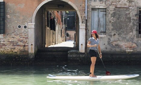 Venice: Stand-Up Paddleboarding Tour on the Venice Canals