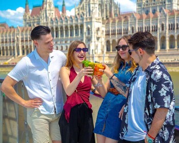 Budapest: Sunset Cocktail Cruise