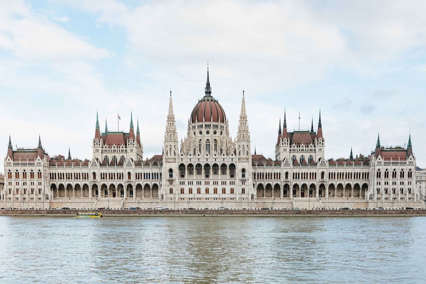 Picture 7 for Activity Budapest: Downtown Budapest Cocktail Cruise