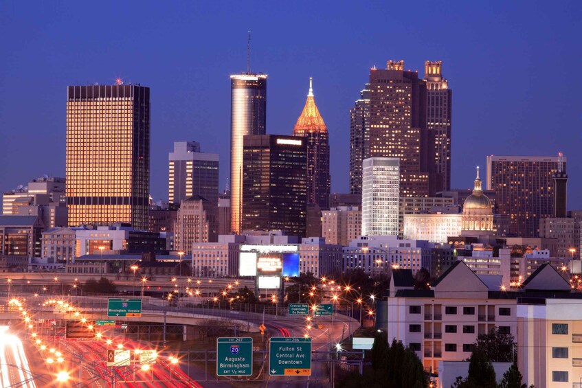 Atlanta: City Lights Night Tour with Photos & Dinner Stop