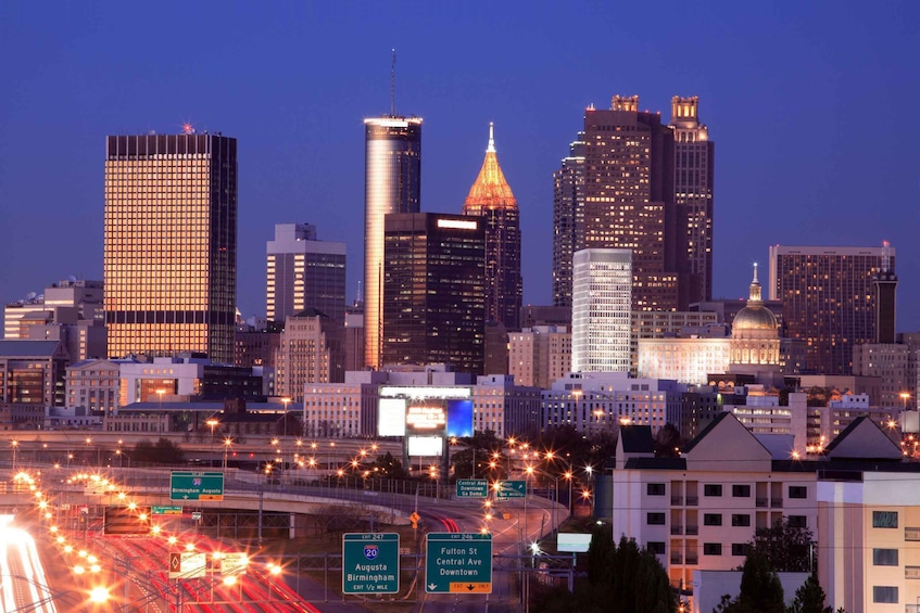Atlanta: City Lights Night Tour with Photos & Dinner Stop