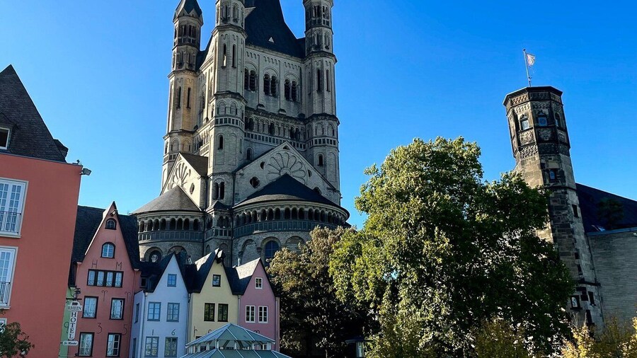 Cologne: Old Town Walking Tour with 1 Brewery Visit & 1 Beer