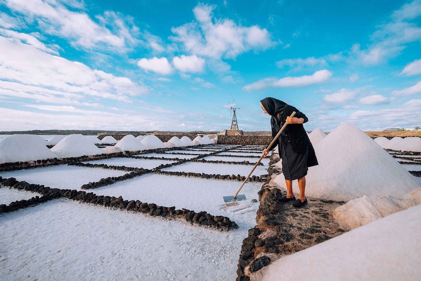 Picture 4 for Activity Lanzarote: Janubio Salt Flats Guided Tour