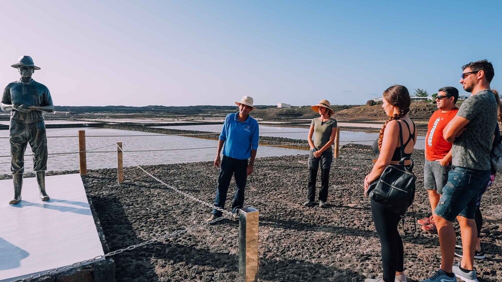 Lanzarote: Janubio Salt Flats Guided Tour