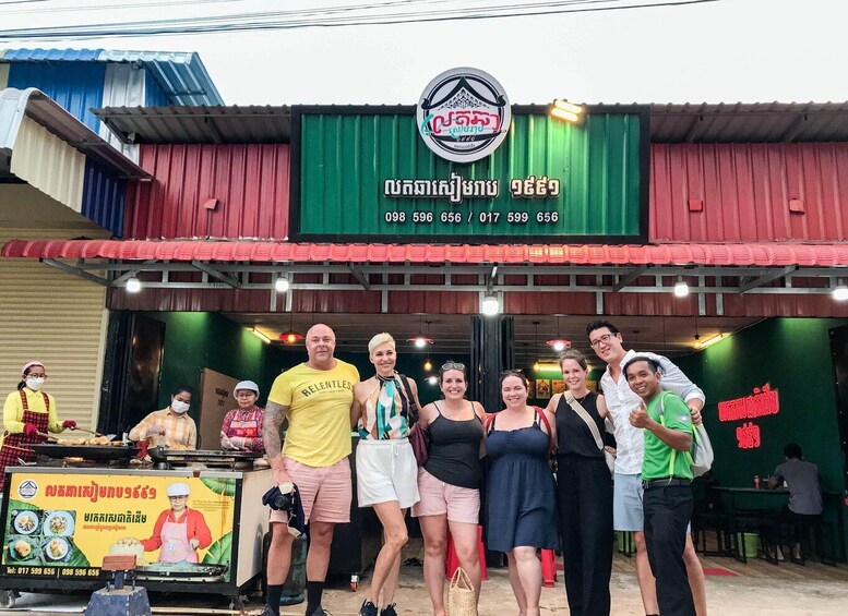 Siem Reap: Evening Food Tour with 10 Local Tastings