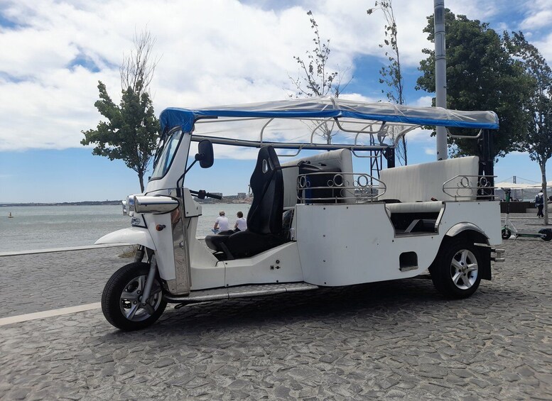 Lisbon: Private Eco Tuk-Tuk Tour for 2 Hours