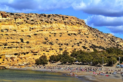 Vanuit Chania: Dagtocht naar Spili, het Matala-strand en het Kournas-meer