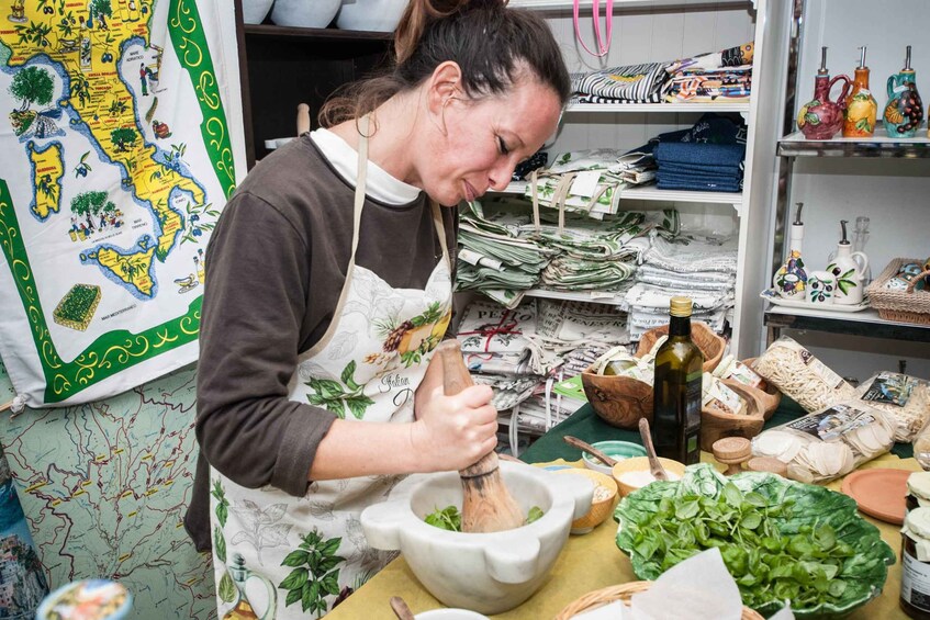 Picture 4 for Activity Levanto: Pesto-Making Class