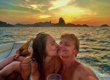 Rio de Janeiro: Speedboat Sunset Tour with Beer