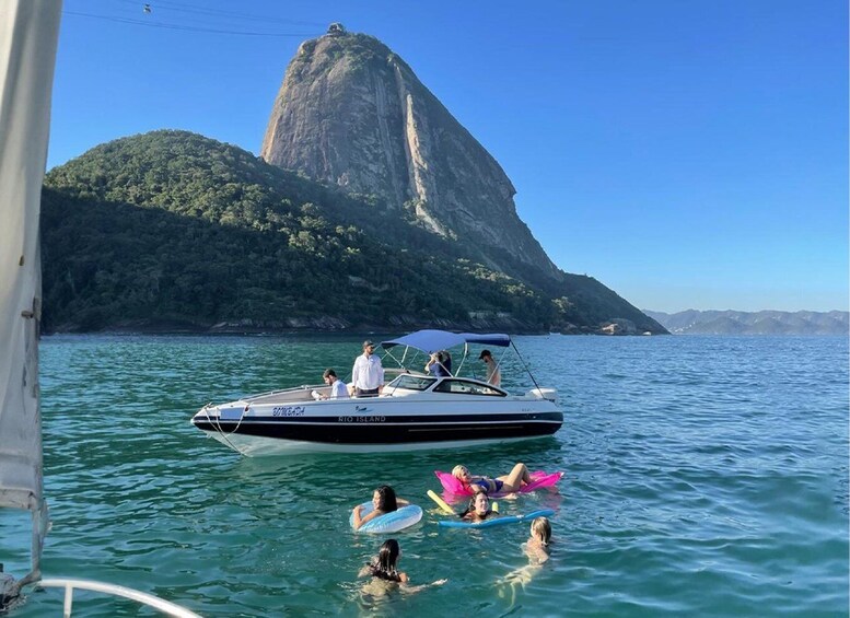 Picture 5 for Activity Rio de Janeiro: Boat Tour - Sunset with Beer