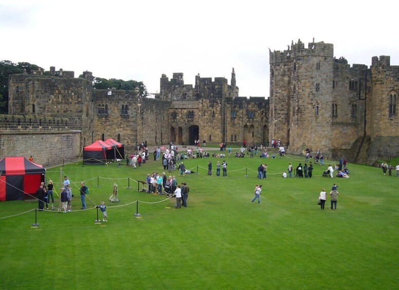 Alnwick: Self-Guided Walking Tour with Audio Guide