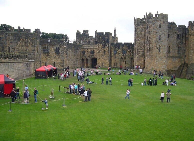 Alnwick: Self-Guided Walking Tour with Audio Guide