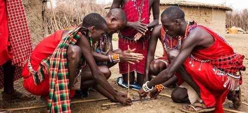 Visita a la aldea masai y a las termas de Chemka con almuerzo caliente