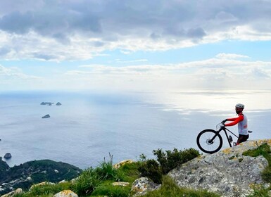 Sorrento: tour in bici elettrica e degustazione con vista su Capri