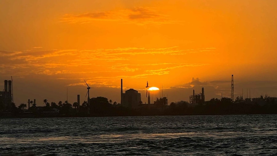 San Juan: Old San Juan Sunset Cruise with Drinks & Transfer