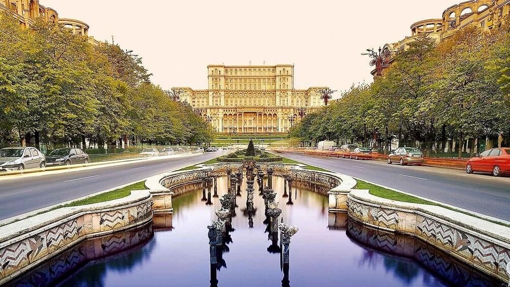 Bucharest: City Highlights Guided Walking Tour