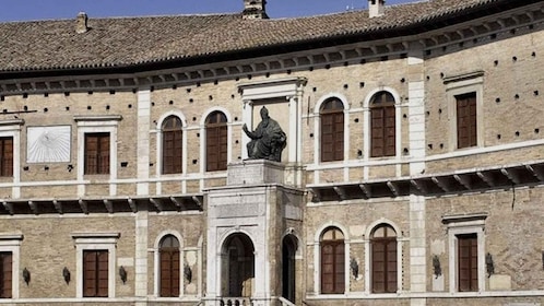 Fermo: Scenic Town Walking Tour with Drink