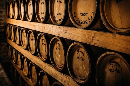 Kempton: Craft Distillery Tour with Whisky Tasting & Lunch