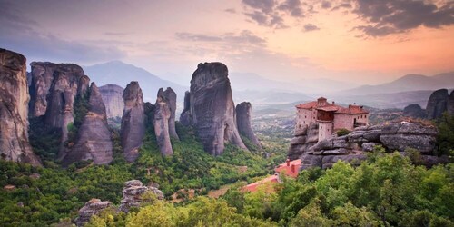 Kalabaka: Meteora Monasteries Minibus Tour with Photo Stops