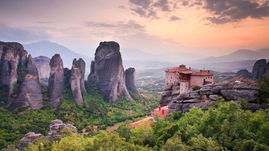 Kalabaka: Meteora Monasteries Minibus Tour with Photo Stops