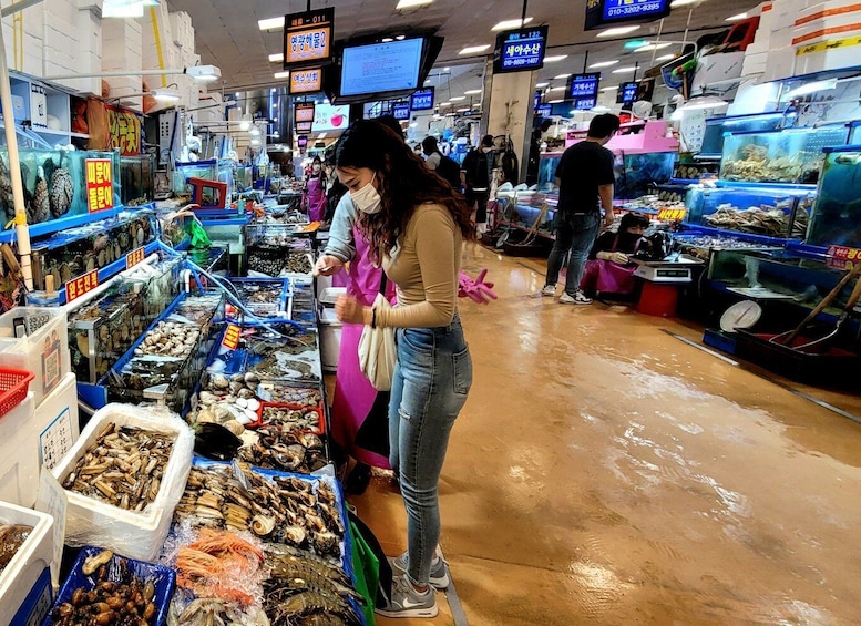 Picture 1 for Activity Seoul: Noryangjin Fish Market Dinner