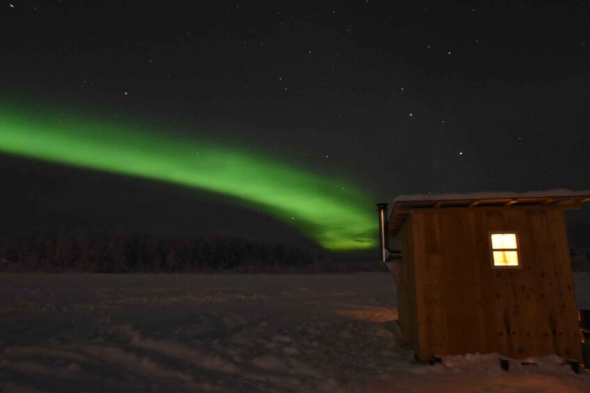 Chena Lake: Aurora Borealis Viewing & Ice Fishing Adventure