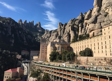 Depuis Barcelone : Monastère de Montserrat et randonnée dans la montagne