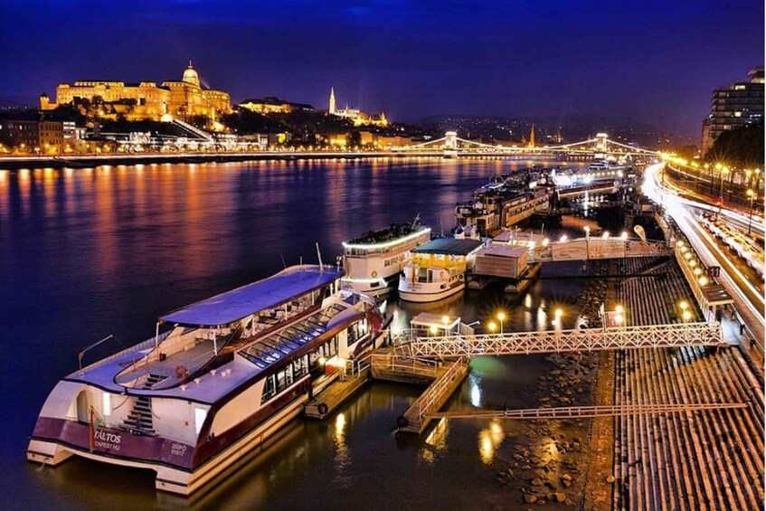 Picture 4 for Activity Budapest: Downtown Budapest Unlimited Booze Cruise