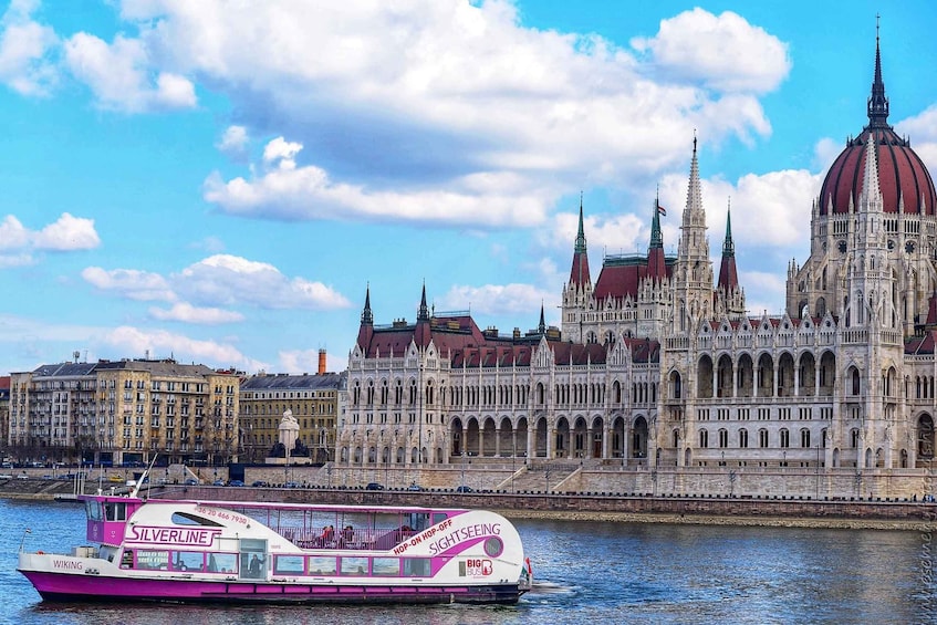 Picture 1 for Activity Budapest: Downtown Budapest Unlimited Booze Cruise