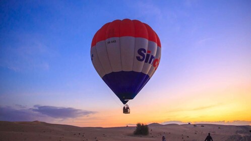 Dubai: Sunrise Hot Air Balloon Ride w/Camel Ride & Breakfast