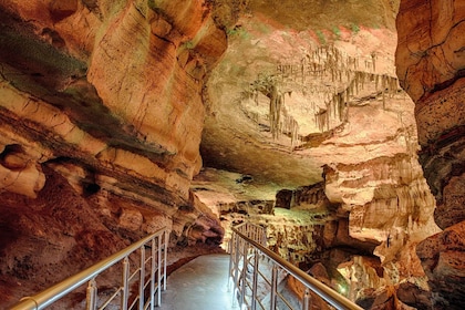 Privé rondleiding: Prometheus, grotten van Sataplia, Gelati, Bagrati