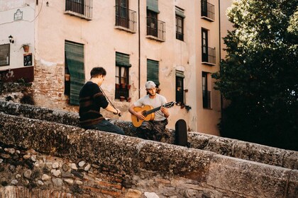 Granada: Albaicín & Sacromonte Walking Tour & Flamenco Show