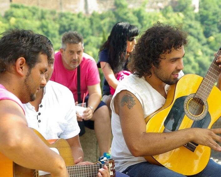 Picture 3 for Activity Granada: Albaicín & Sacromonte Walking Tour & Flamenco Show