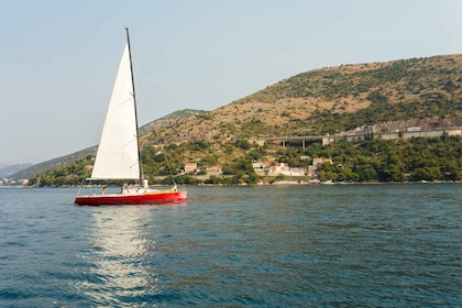 Dubrovnik : Aventure romantique à bord d'un voilier au coucher du soleil