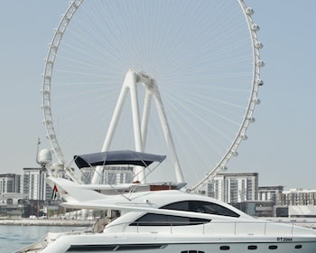 Dubai Sea Cruise: Uimaan, ruskettumaan ja katselemaan nähtävyyksiä välipalo...