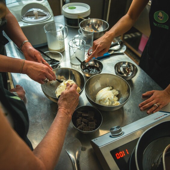 Rome: Gelato Masterclass with Live Chief and Tastings