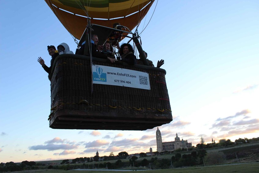 Picture 2 for Activity Segovia: Hot Air Balloon Flight with Picnic and Cava