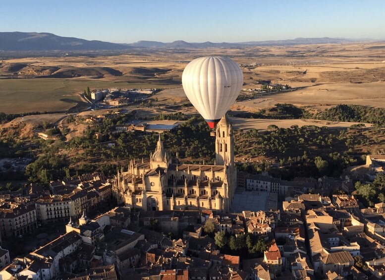 Picture 13 for Activity Segovia: Hot Air Balloon Flight with Picnic and Cava