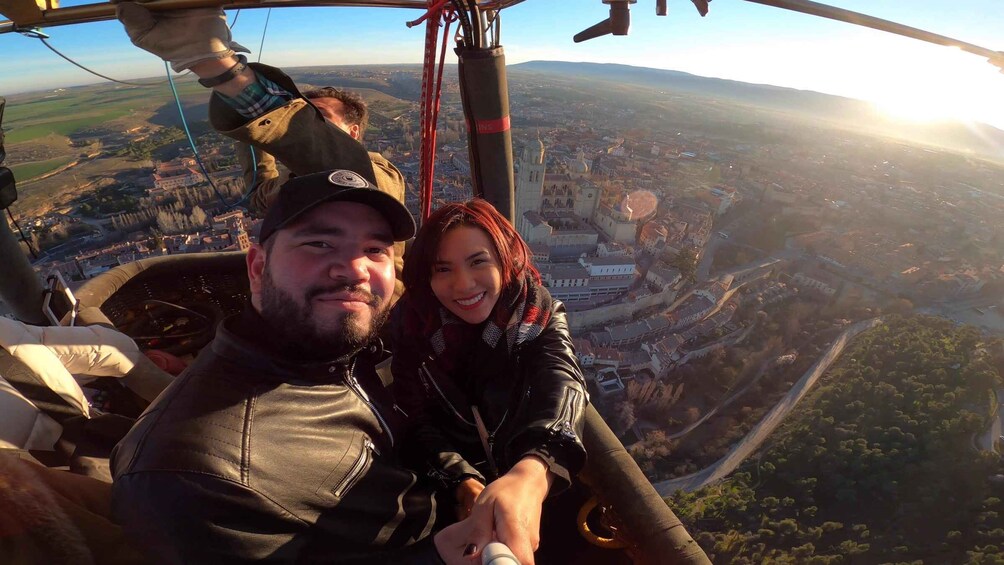 Picture 3 for Activity Segovia: Hot Air Balloon Flight with Picnic and Cava