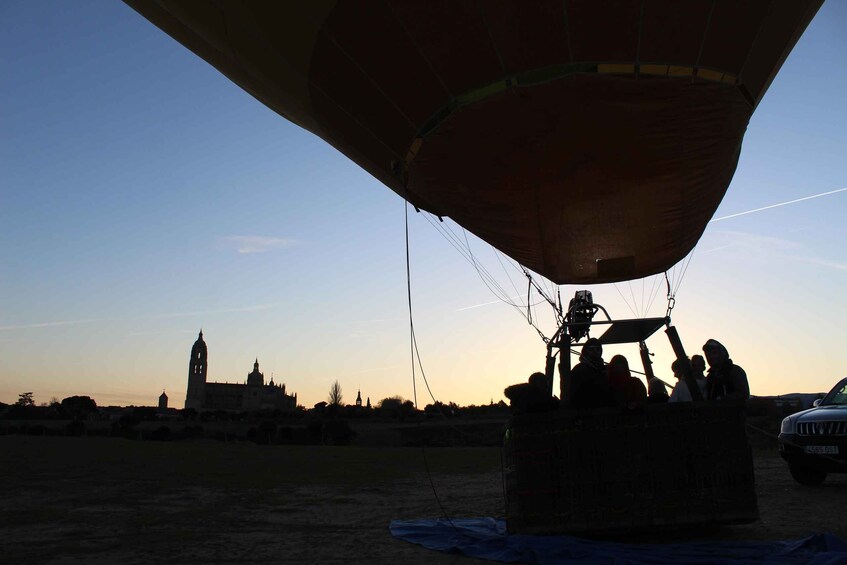 Picture 6 for Activity Segovia: Hot Air Balloon Flight with Picnic and Cava