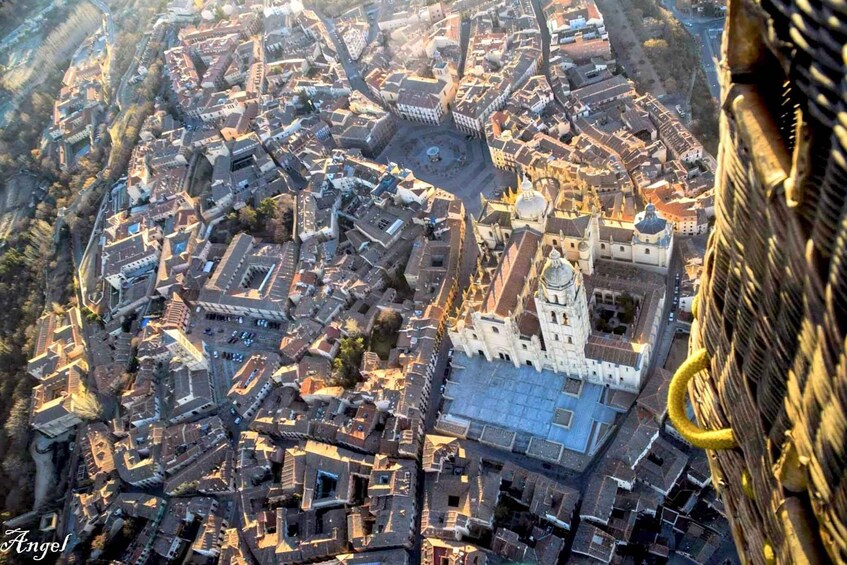 Picture 4 for Activity Segovia: Hot Air Balloon Flight with Picnic and Cava
